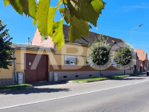 Casa cu spatiu comercial de vanzare in Sebes zona centrala
