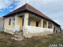 Casa situata în orasul Târgu-Carbunesti , Localitatea Flor
