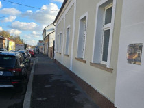 SP birou la casa central , lux 2 cam dep , baie , intr auto