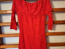 Rochie roșie din dantela de vara