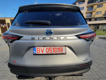 Toyota Sienna Hybrid XLE