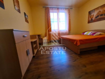 Casa, 4 camere, 3 locuri de parcare, zona Sagului