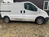 Dezmembrez opel vivaro 2.0