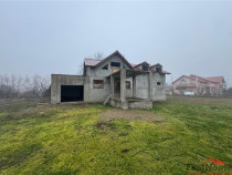 Casa Radulesti, an 1996 ,la rosu, 2.000 mp teren , 310 mp ca