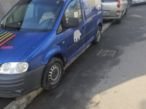 Volkswagen Caddy 2004 vând sau schimb cu o berlină