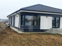 Casa moderna ultrafinisata pe un singur nivel in Cihei