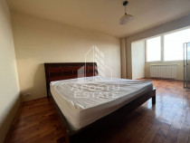 Apartament cu 3 camere, semidecomandat, etaj intermediar,...