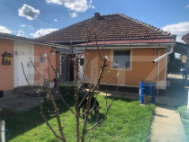 Casa cu 3 camere si anexe, 170 mp, zona Carpati 2