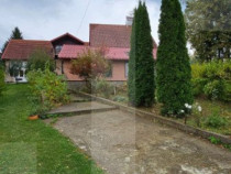 Casa de vanzare, cu 6 camere, 160 mp, zona Barcani