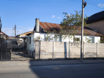 Casa parter 70 mp utili si 185 mp teren stradal, zona Ambasa