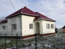 Casa de vanzare cu 3 camere, 2050 mp, zona Tatarasti