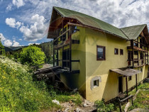 Vila / Pensiune cu 20 camere de vânzare în Câmpulung M...