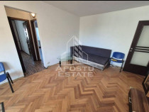 Apartament cu 3 camere de vanzare, centrala proprie, zona...