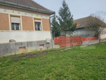 Casă bătr&acirc;nească cu teren generos, &icirc;n localitatea Dedra