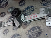 Motoras macara dreapta fata Dacia Duster 2018