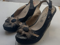 Sandale piele cu talpa ortopedica imbracata, marimea 39 ornament pene