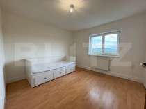 Apartament de vanzare, cu 3 camere decomandate in zona Manas