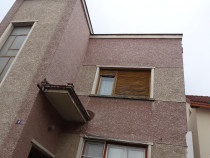 Vand apartament cu 4 camere cu garaj si beci in duplex in Deva,