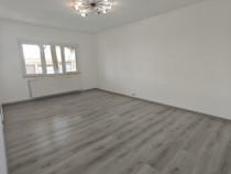Apartament spațios,de vanzare, 3 camere, 98 mp, zona Petru