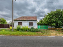 Casă cu 3 camere de vânzare, renovată la gri, teren 33...