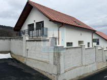 Casa/Villa , 5 camere, singur in curte - oras Codlea/Brasov