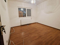 Apartament 3 camere – parter – zona 2 Cocosi, Micro 20