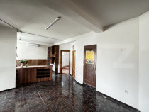 Casa de vanzare in Lazuri, ideala si pentru investitii