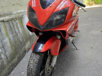 Motocicleta Honda CBR 600 F4i 2001