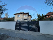 Casă / Vilă cu 7 camere de vânzare în zona Central