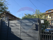 Casă / Vilă cu 5 camere de v&acirc;nzare &icirc;n zona George Enescu