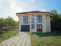De v&acirc;nzare Casă nouă cu 4 camere, teren 1190 mp Cartie...