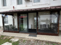 Apartament de vanzare, cu 2 camere, cu terasă și parcare,