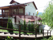 Vila de vacanțe cu prieteni &icirc;n 9 camere și teren generos