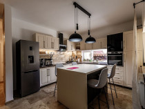 Casă de vânzare – Via Carmina, Vladimirescu -zonă re...