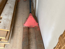 Transpalet / liză manual(ă) de 2 tone și 2.5 tone