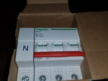 Switch Disconnector 3P+N Schneider