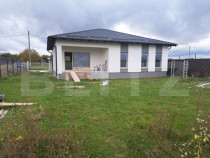 Casă nouă pe parter cu vedere spre munți &ndash; Tărlungeni,