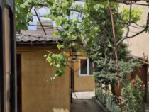 Casa 6 camere, baie, bucatarie si dependinte, zona Tomis II,