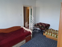 Apartament cu 3 camere, decomandat, zona Sagului