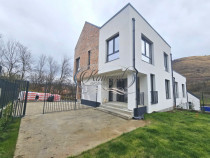 Locuinta spatioasa in ansamblu restrans din Tauti