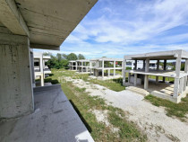 Ansamblu 8 case la structura, 3298mp teren, autorizatie vala