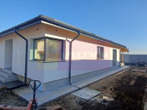 Săbăreni, casă parter 4 camere, CT, terasă, pivniță...