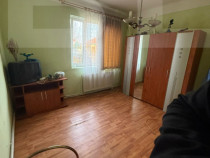 Casa de vanzare, cu 3 camere, doua bucatarii+teren in Simeri