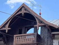 Sinaia - apartament ultracentral 4 camere la mansarda in vila P+E+M