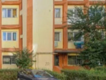 Vand camera cu baie,in Bloc de Apartamente,Tractorul,25000 euro