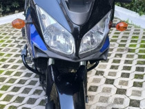 Motocicleta Suzuki v-strom