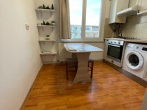 Garsoniera decomandata Tractorul