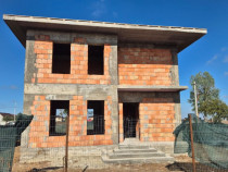 Casa la rosu cu placa de beton peste etaj Berceni, Ilfov