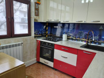 Garsonieră etaj 1, zonă Mall &ndash; mobilată și utilată...