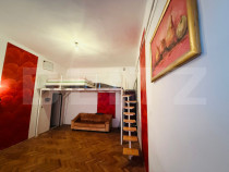 Garsonieră spațioasă, tip duplex, &icirc;n centrul istoric al